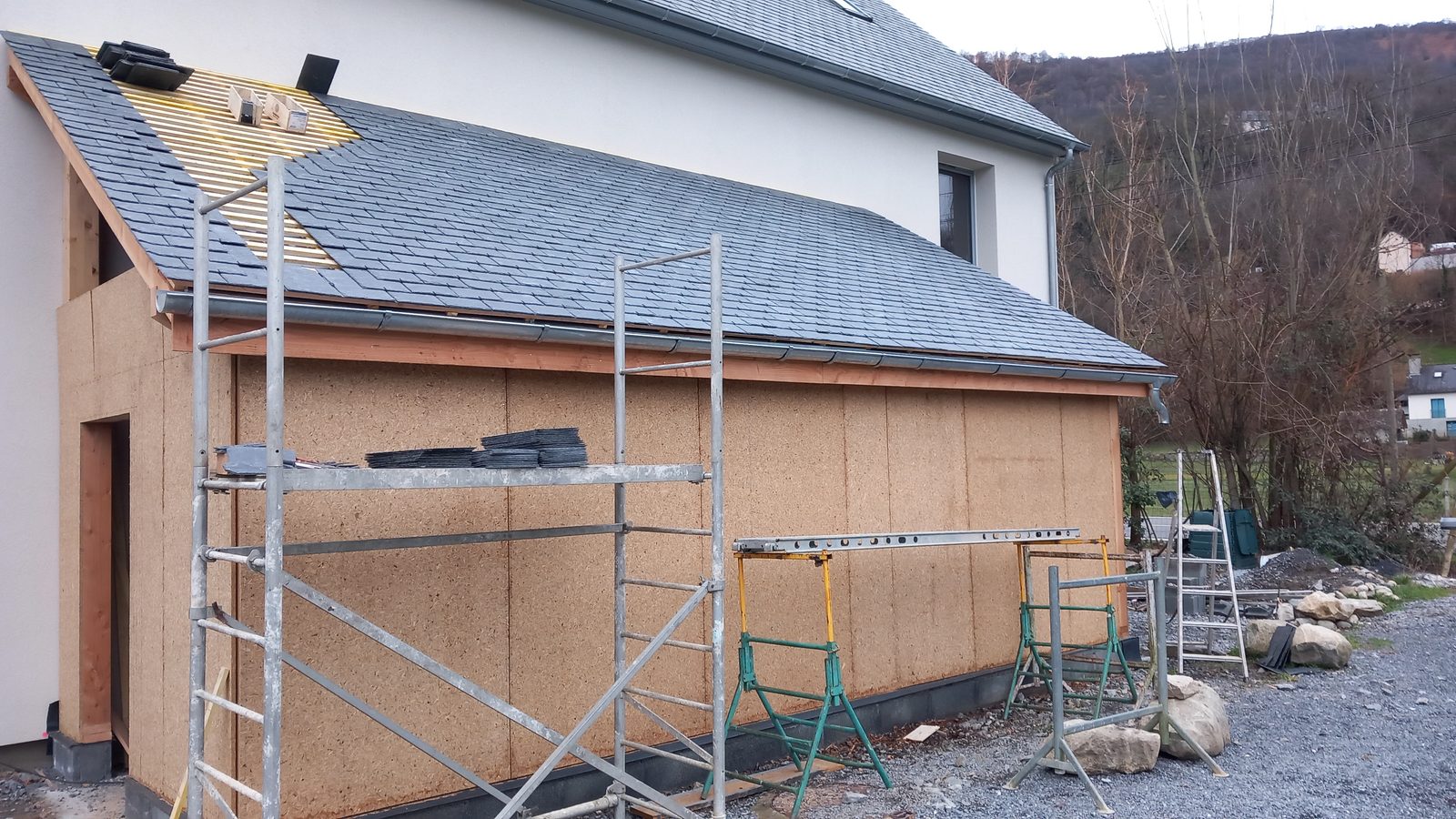 Extension ossature bois et ardoise
